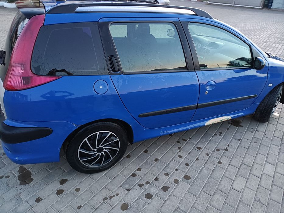 Автомобіль пежо206