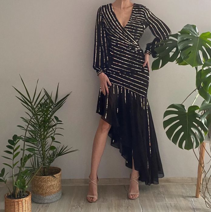 Bogato zdobiona cekinowa sukienka koktajlowa maxi asymetryczna