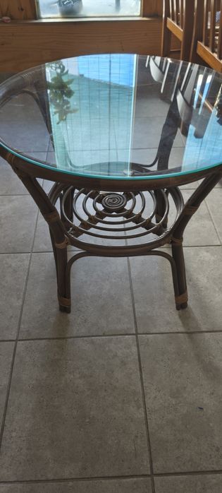 Mesa de vidro 60 cm de largura por 57 de altura