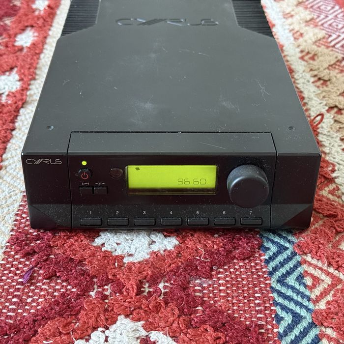 Cyrus Tuner FM7 radio
