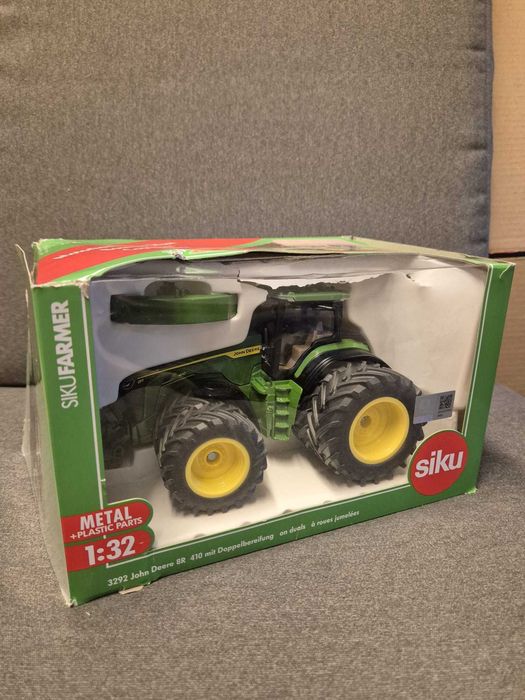 S3292 Siku Farmer - Traktor John Deere 8R 410 z podwójnymi oponami