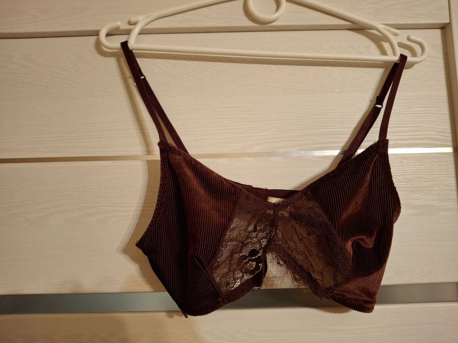 Biustonosz welur, koronka, kolor stare wino, głębokie bordo