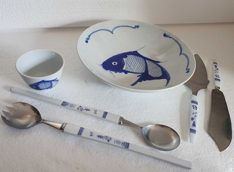 Serviço de 6 Peças: Prato, Taça e 4 Talheres antigos - China