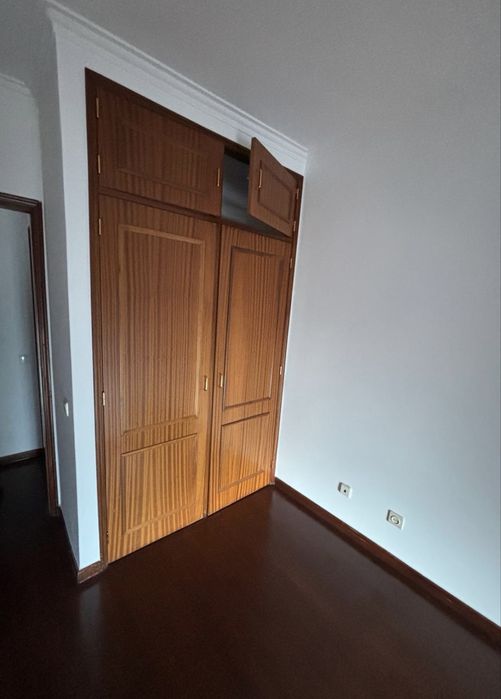 Quarto solteiro(a) entrecampos