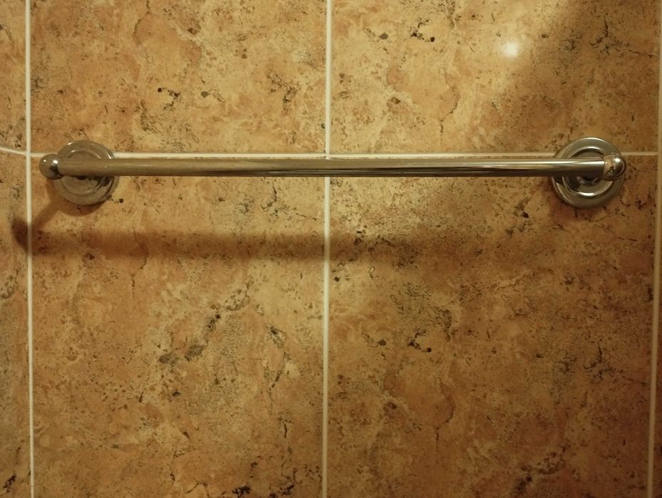 Bathroom accessory set, like new424831385328035843