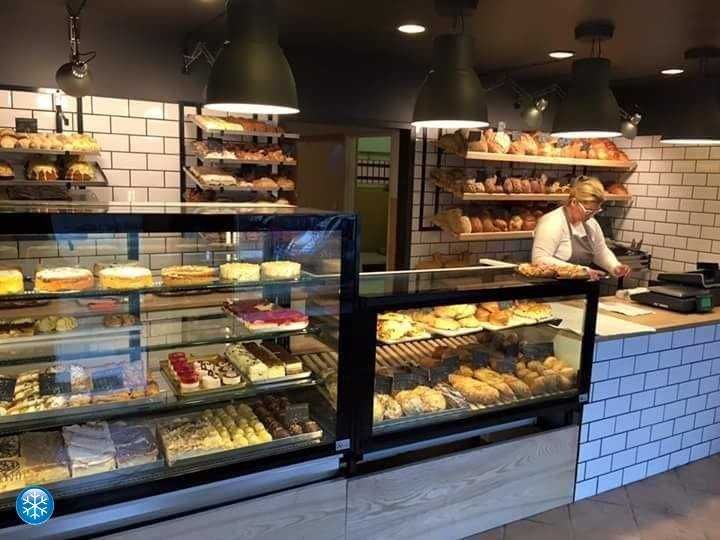 Efektowna witryna cukiernicza WCh-1/C5 970 ELLADA 0,97m