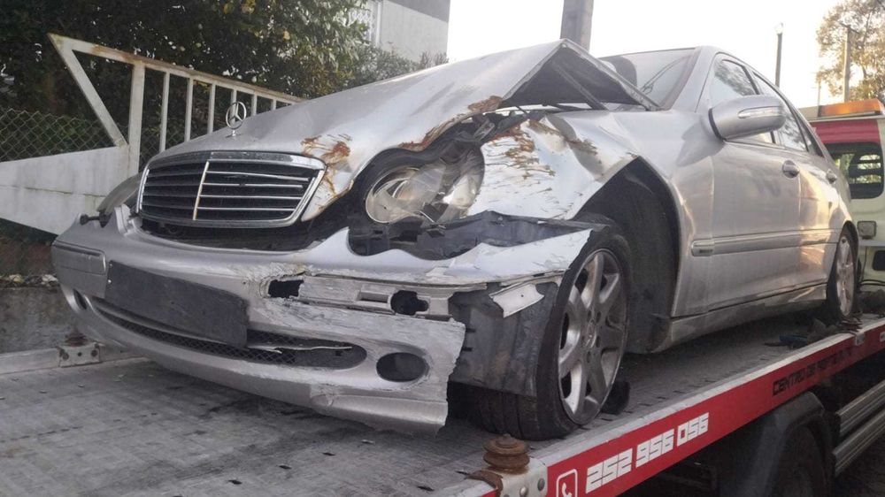 Mercedes C 220 W203 Ano 2000 | PARA PEÇAS |