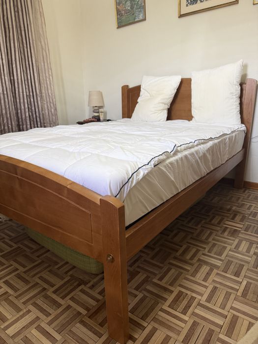 Cama e colchão 140x185