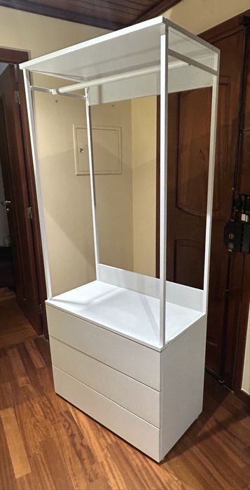 Bengaleiro ou Rouperio IKEA muito Funcional como Novo