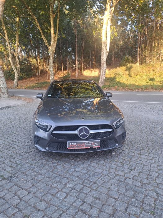 Mercedes A 180d Progressive com vários extras AMG