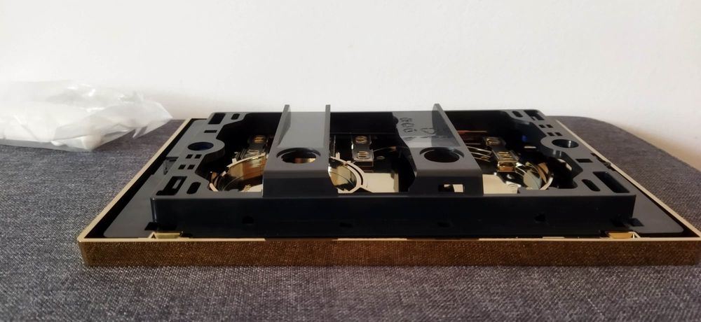 Placa de atuação dupla para descarga de autoclismo