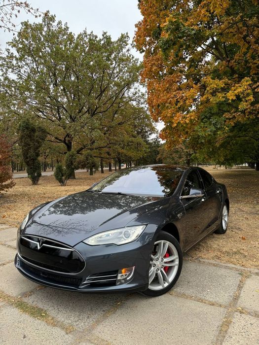 Продам Tesla Model S 85kWh
