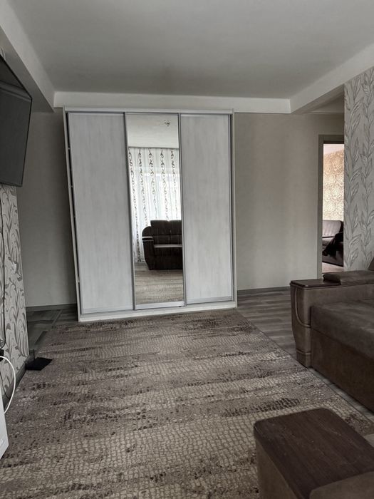 Здам подобово 3-кімнатну картиру.