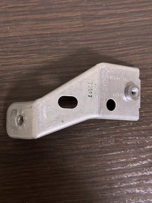 Кріплення крила Ford