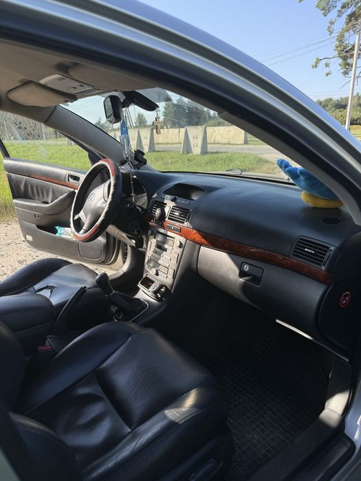 Продам Тойота Авенсис 2003