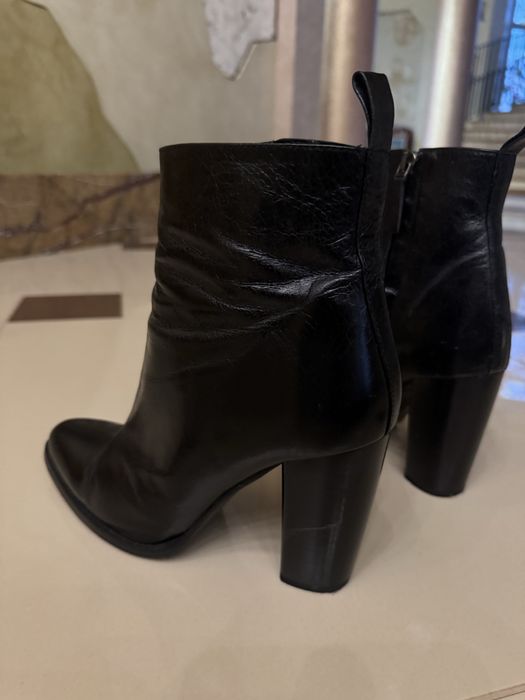 Чорні шкіряні чобітки