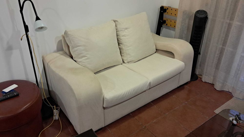 Sofá de 2 lugares c/ 2 Puff