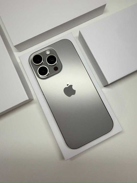 Apple iPhone 15 Pro・128GB・Titânio natural (Fatura e Garantia)