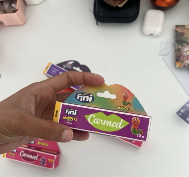 Carmed gloss de varios sabores