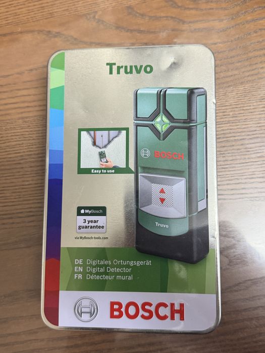 Detector digital de tubos e cabos na parede