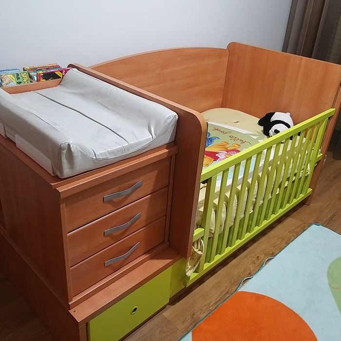 Mobilia de criança  cama e comoda