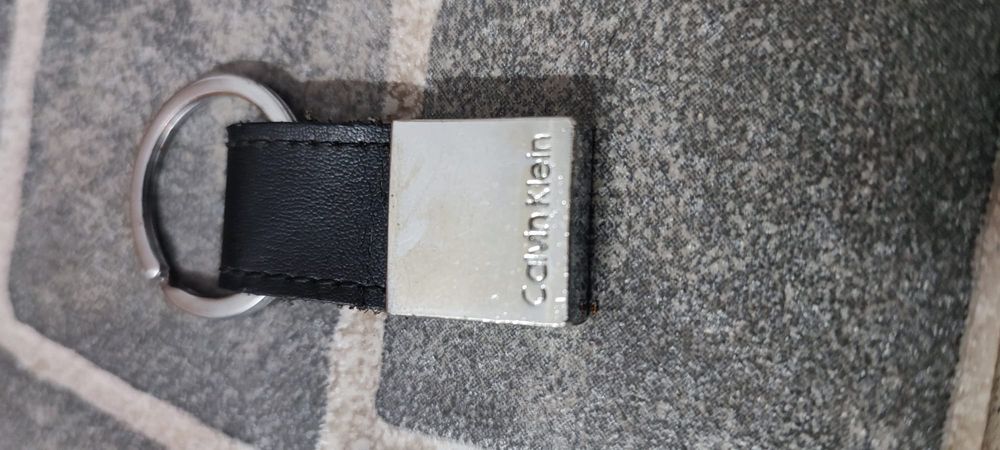 Porta-chaves Calvin Klein em pele antigo