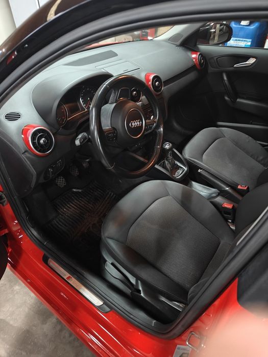Audi A1 8X, 1.6 tdi
Modelo S-line

Levou agora:
Revisão completa, oleo