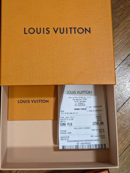 Коробки  різних брендів Louis Vuitton, Hermes