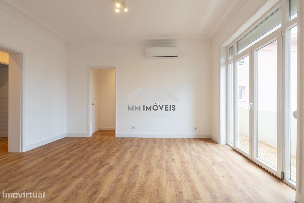 Apartamento T4 Renovado | Arrendamento | Jardim | Varanda | Garagem ||
