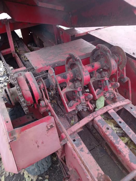 Продам прес-підбирач NEW HOLLAND 366.