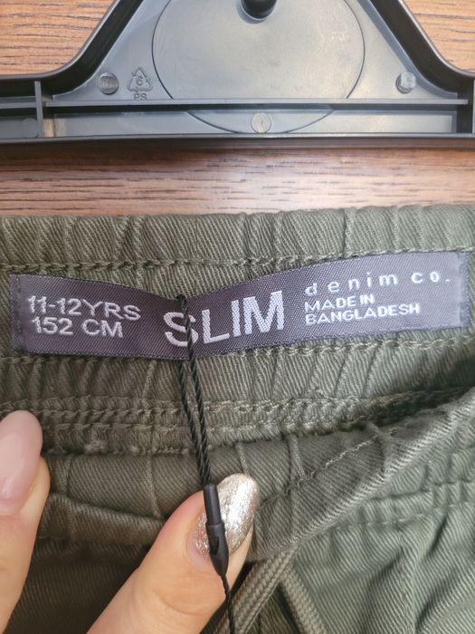 Nowe spodnie chłopięce rozmiar 152