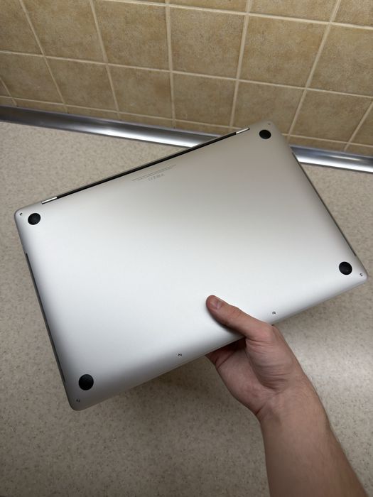 Срочная продажа MacBook Pro 15 2019 в отличном состоянии