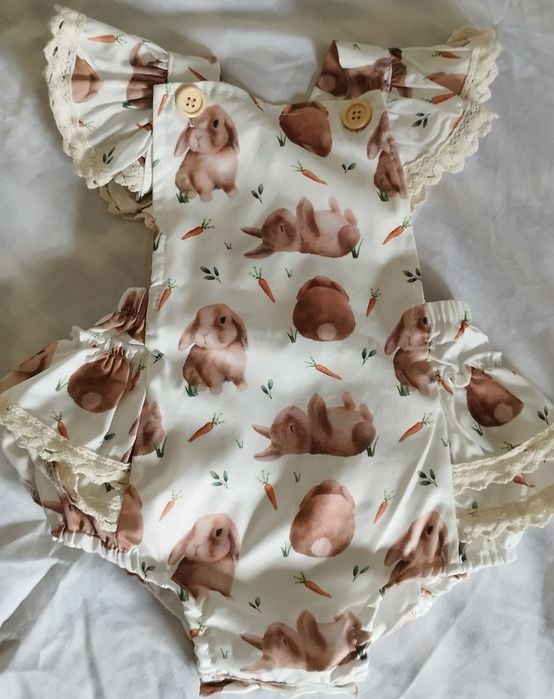 Jardineira páscoa bebê 6 a 9 meses