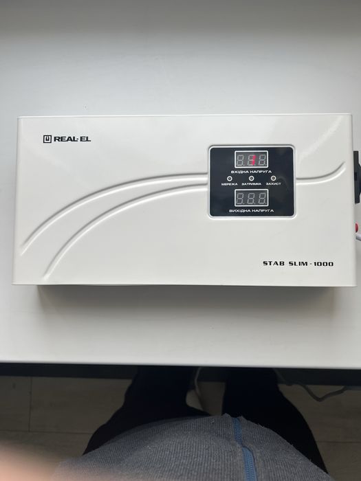 Стабилизатор напряжения REAL-EL  STAB SLIM-1000