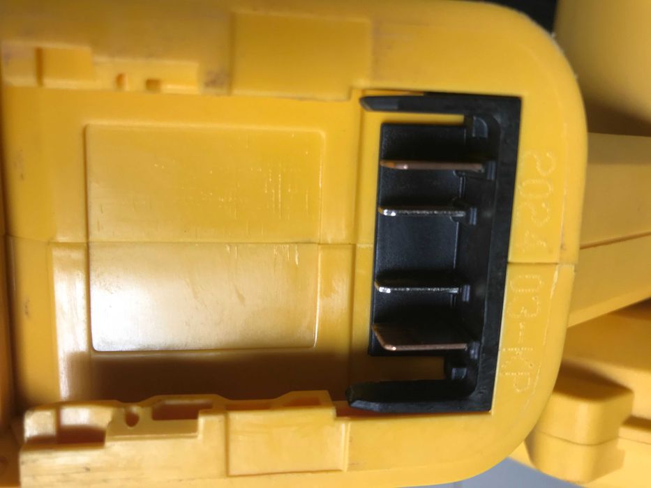 Повітродувка акумуляторна DeWALT DCV100 з Англії