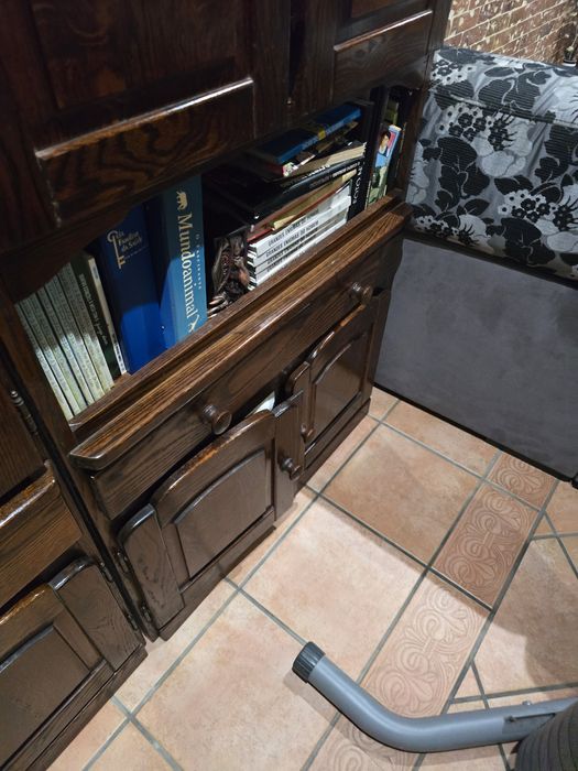 Movel de sala madeira maciça  otimas condicoes