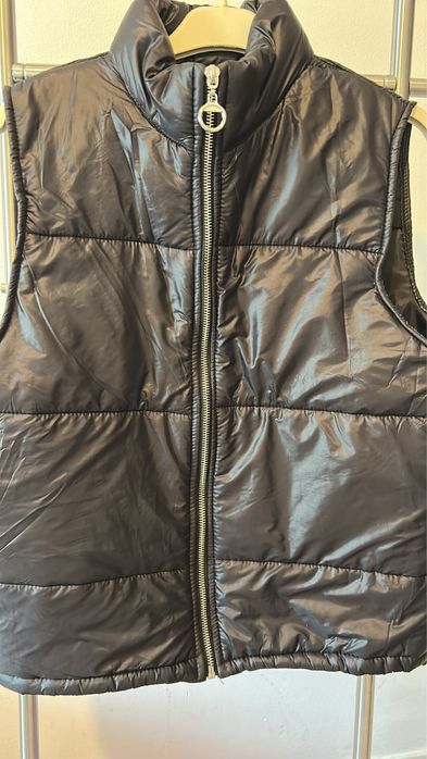 Colete preto com fecho