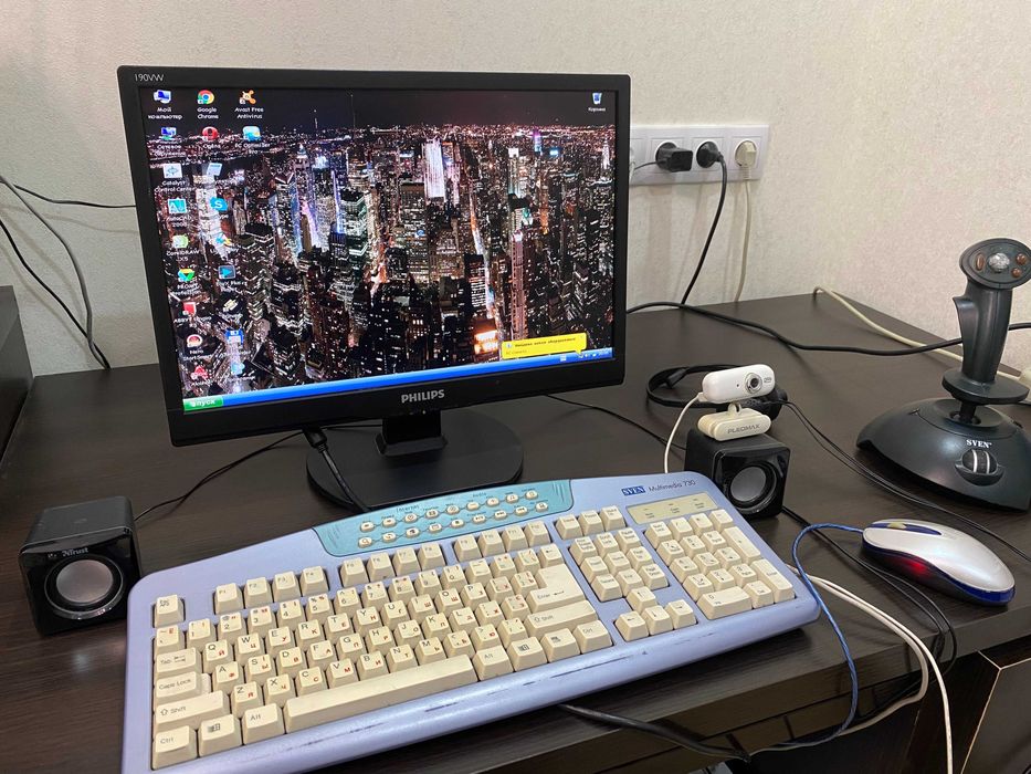 Комп'ютер в зборі Intel Pentium 4 + мультимедійне обладнання
