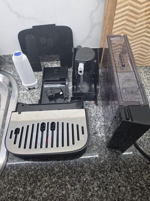 Máquina cafe delonghi magnifica evo