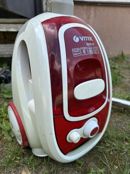Пилосос Vitek 1600W в хорошому стані