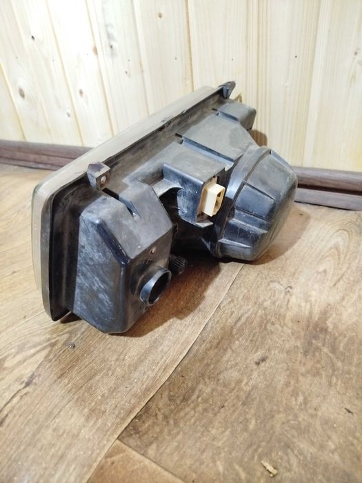 Фара права ВАЗ 2104