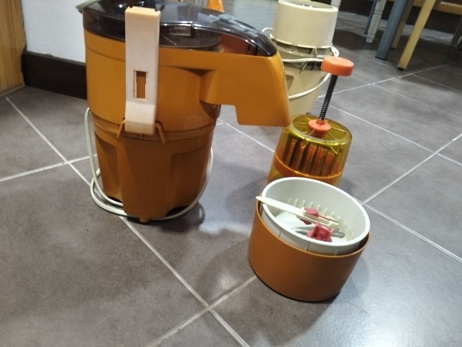 Máquina multiuso da pra sumos como picar carne etc