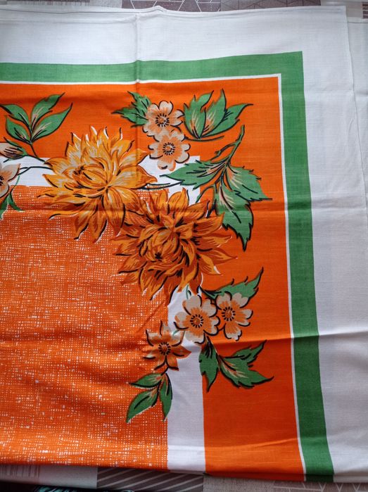 Комплекти та скатерти для стола