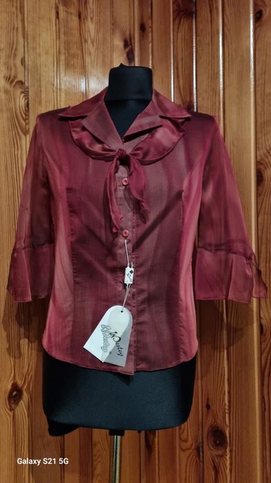 Wesley,elegancka,bordowa bluzka z metalicznym połyskiem.