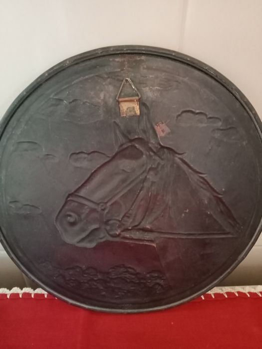 Prato Cobre com cavalo