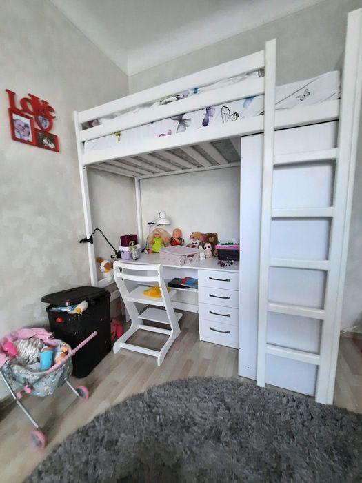 Ліжко шафа стіл стул кровать