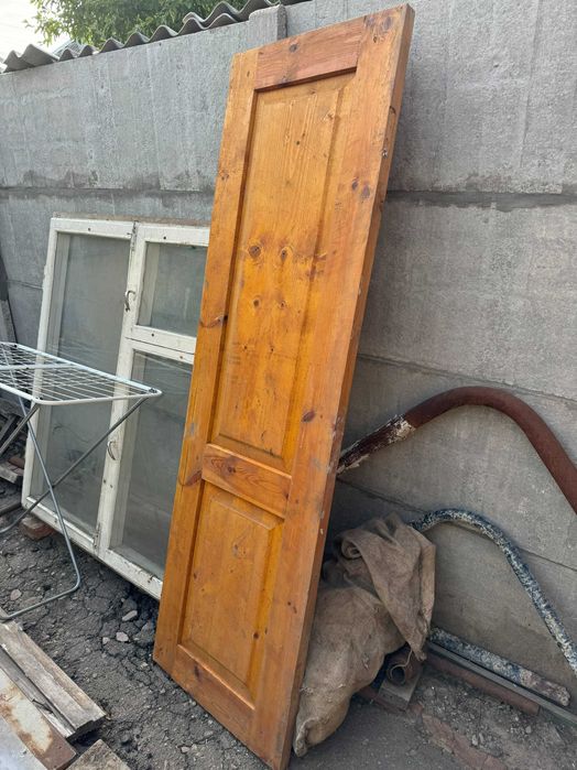 Деревянная дверь из массива сосны 600х1970 новая