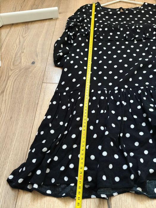 Czarna w kropki sukienka r.S