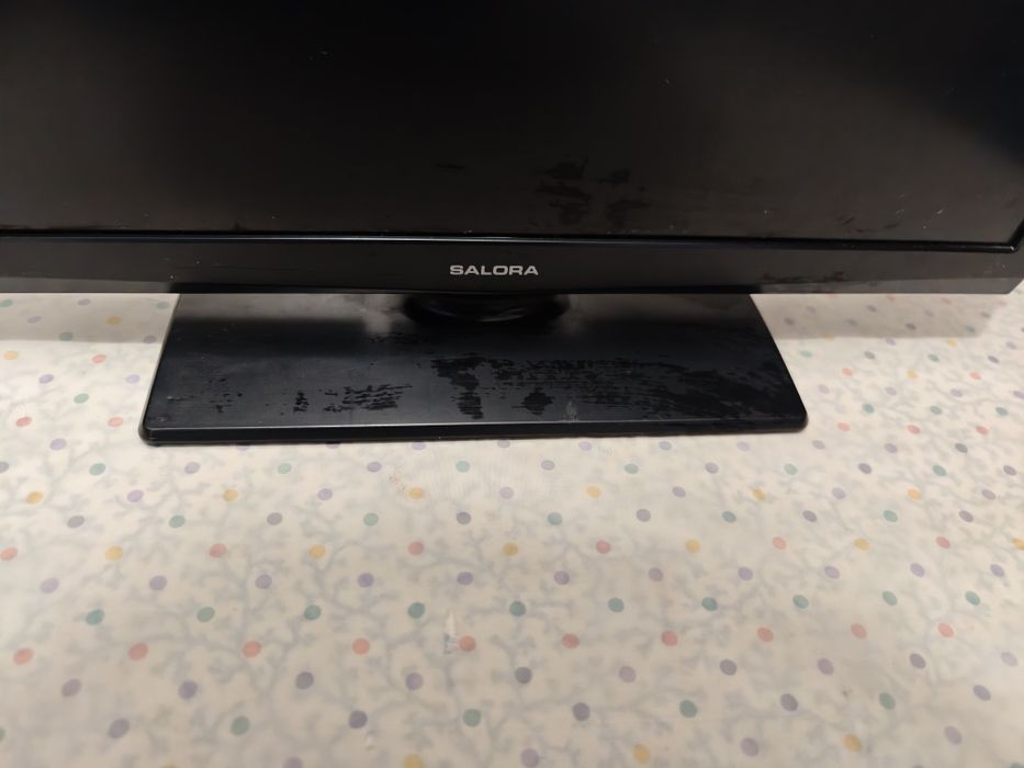 Televisão da marca salora