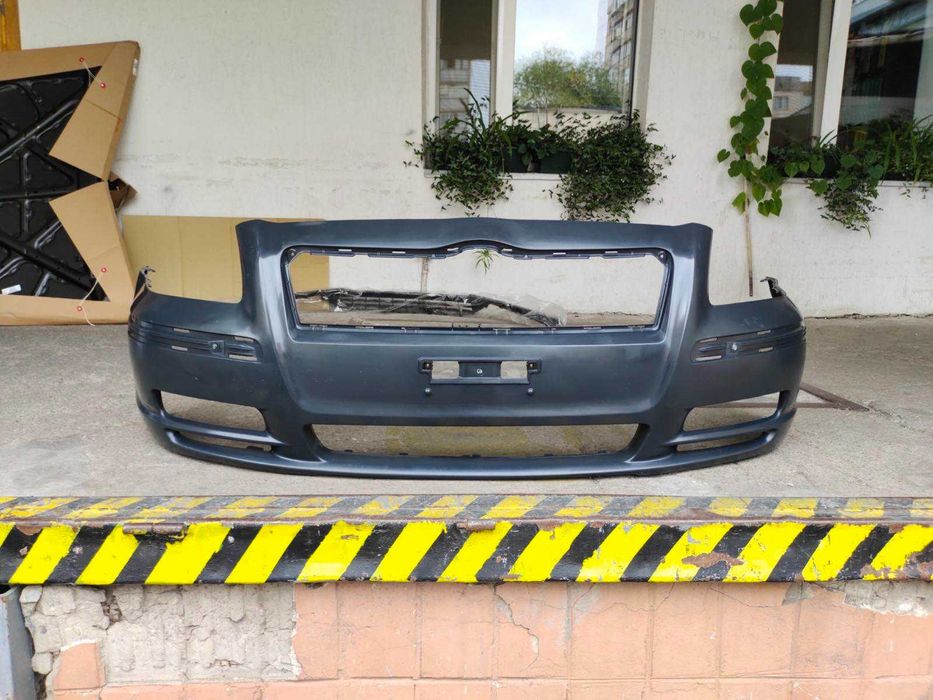 Бампер передній задній Тойота Авенсіс TOYOTA AVENSIS 03-06